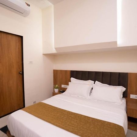 The Platinum Hotel Mumbai Exterior photo